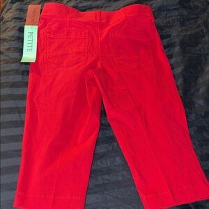 NEW! Women’s Petite Small (PS) Red LOVE SCARLETT HEAT WAVE CAPRI PANTS